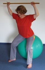 Typische physiotherapeutische Übung zur Rücken-Haltung